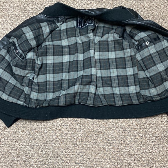 XXL original Guess black leather jacket. Multiple pockets in and out. - Picture 7 of 10